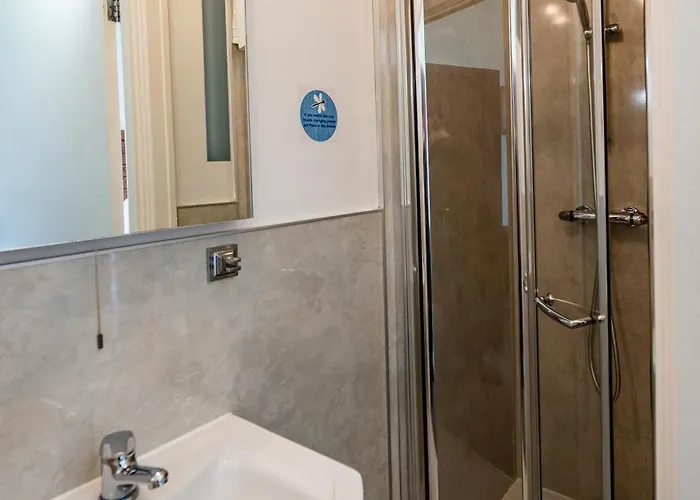 The Lodge Harrogate Guest house