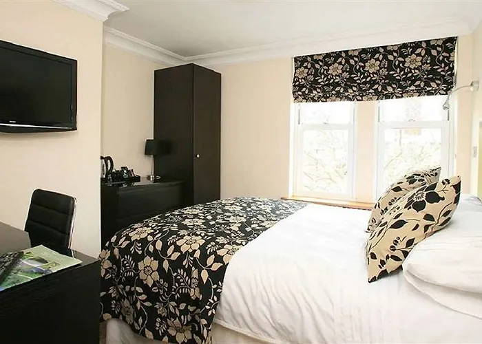 The Lodge Harrogate Guest house