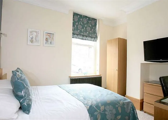 The Lodge Harrogate Guest house 4*