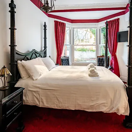 Guest house The Lodge Harrogate Harrogate