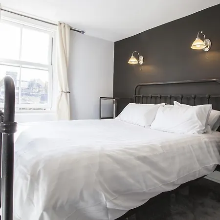 The Lodge Harrogate 3*